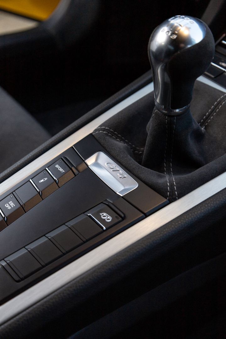 Detal wnętrza Porsche GT4 po detailingu